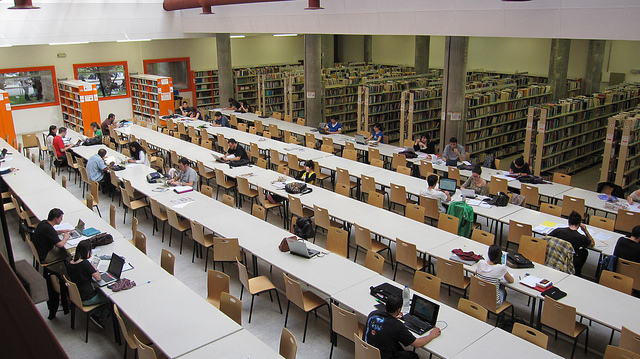 Sala de lectura y libre acceso